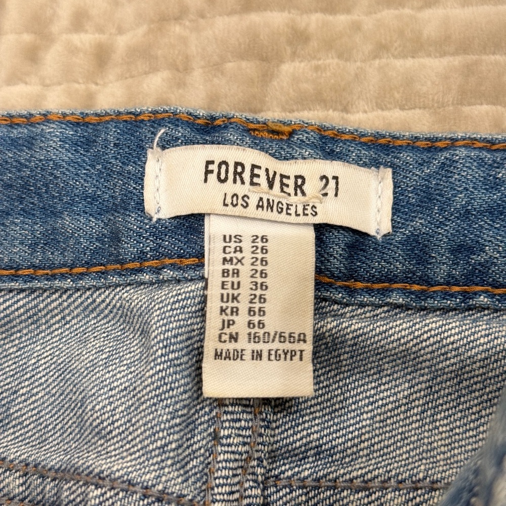 Distressed jeans - Picture 4 of 6
